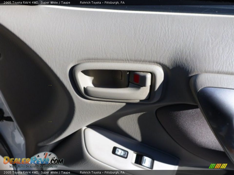 2005 Toyota RAV4 4WD Super White / Taupe Photo #11