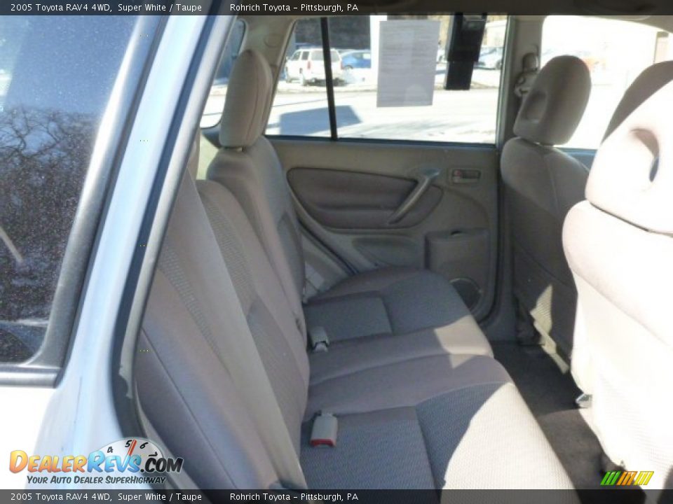 2005 Toyota RAV4 4WD Super White / Taupe Photo #13