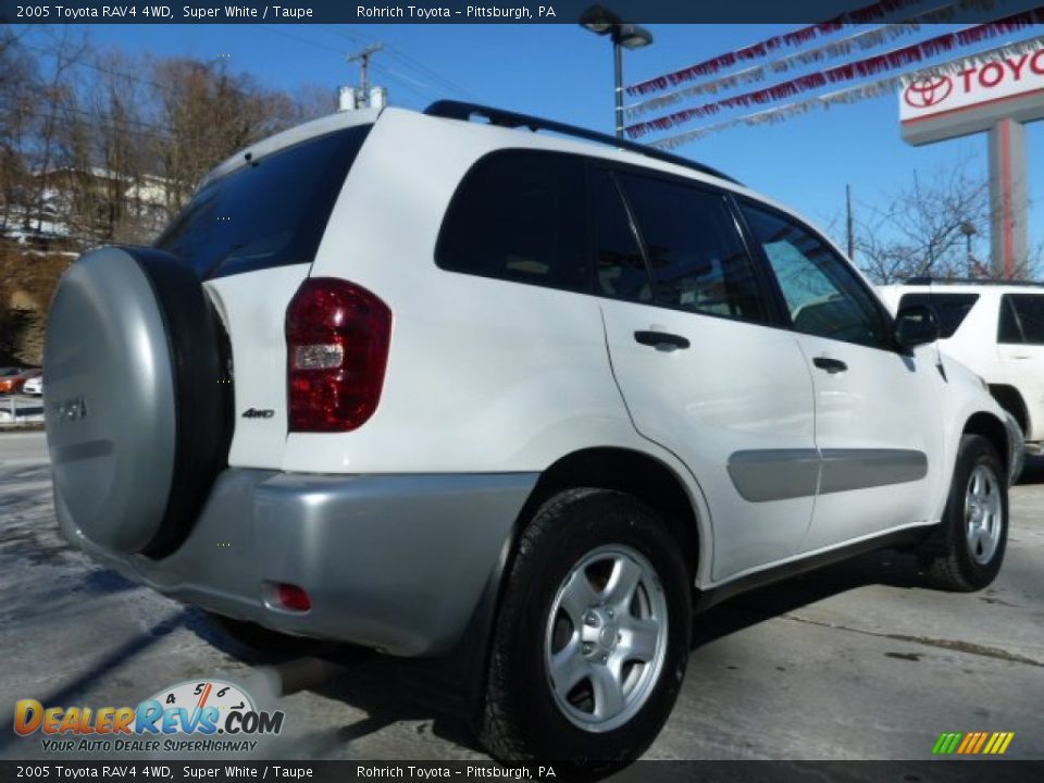 2005 Toyota RAV4 4WD Super White / Taupe Photo #14