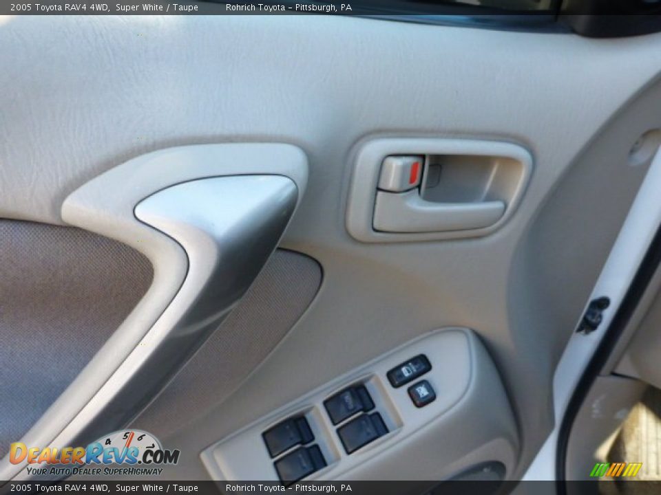 2005 Toyota RAV4 4WD Super White / Taupe Photo #18