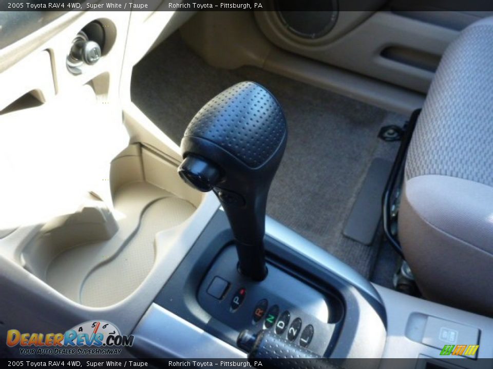 2005 Toyota RAV4 4WD Super White / Taupe Photo #20