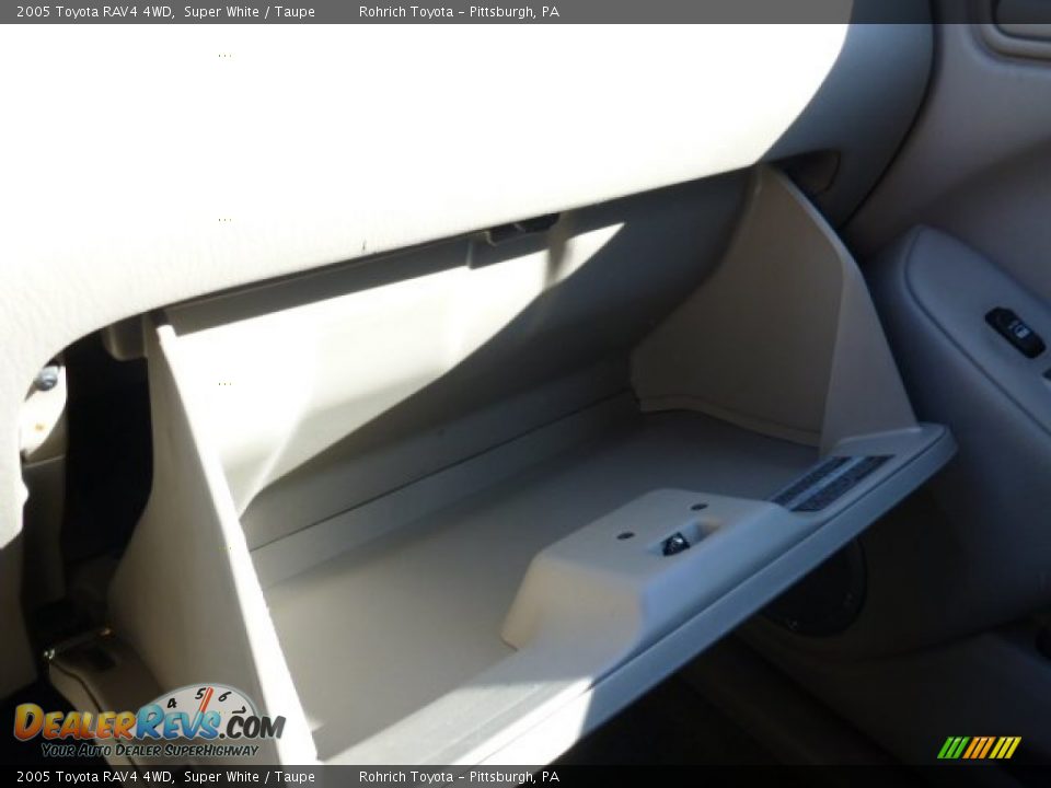 2005 Toyota RAV4 4WD Super White / Taupe Photo #23