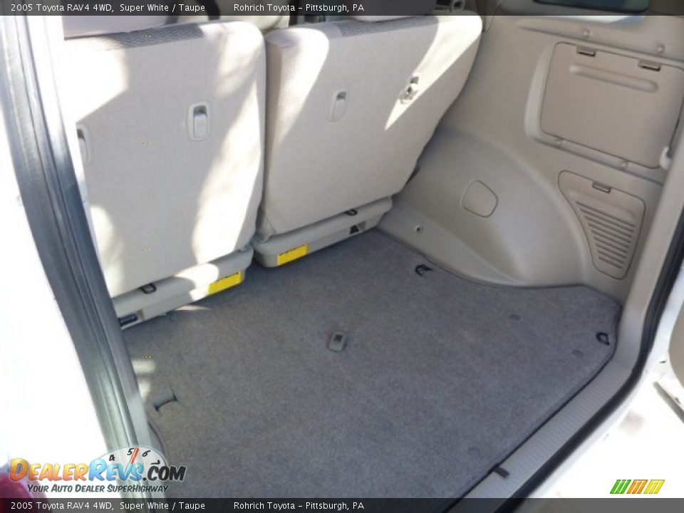2005 Toyota RAV4 4WD Super White / Taupe Photo #24