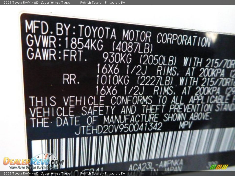 2005 Toyota RAV4 4WD Super White / Taupe Photo #25