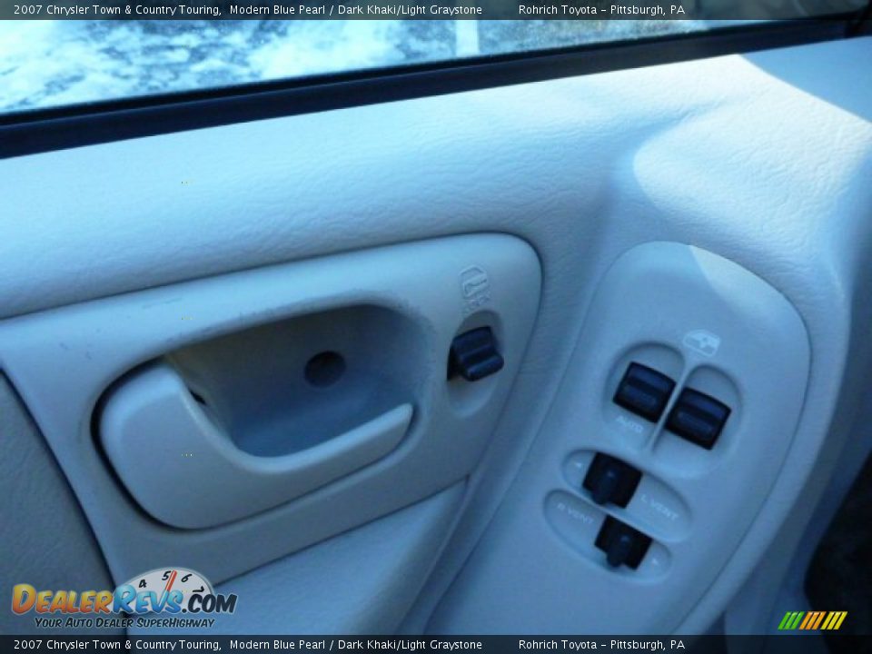 2007 Chrysler Town & Country Touring Modern Blue Pearl / Dark Khaki/Light Graystone Photo #20