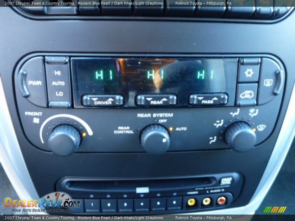 2007 Chrysler Town & Country Touring Modern Blue Pearl / Dark Khaki/Light Graystone Photo #24