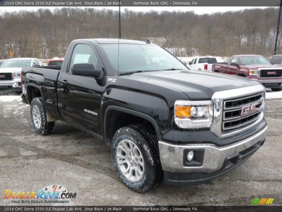 Front 3/4 View of 2014 GMC Sierra 1500 SLE Regular Cab 4x4 Photo #3