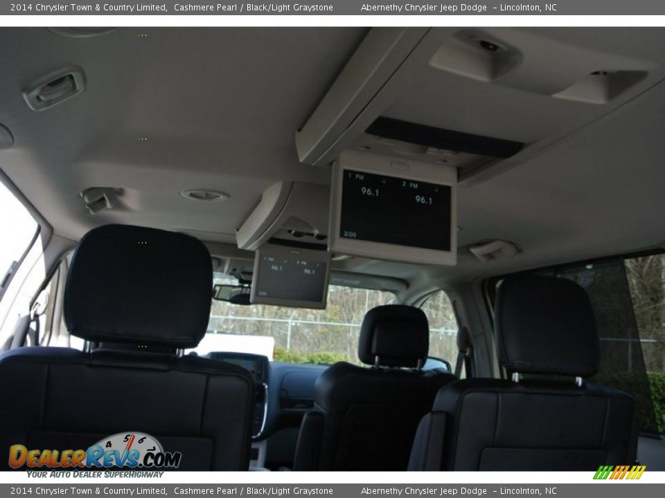 Entertainment System of 2014 Chrysler Town & Country Limited Photo #18