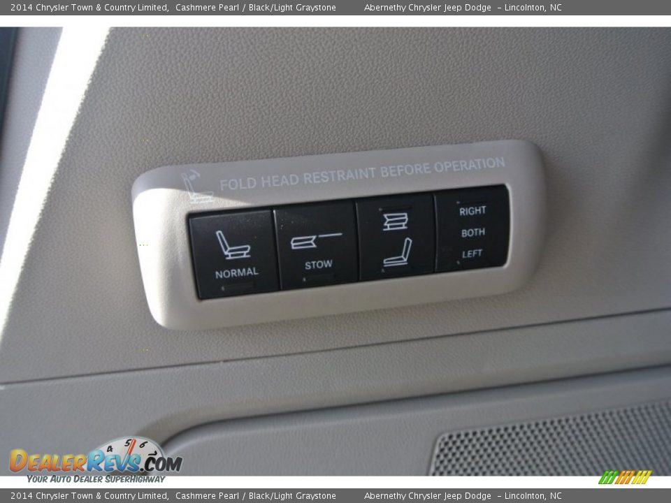 Controls of 2014 Chrysler Town & Country Limited Photo #19