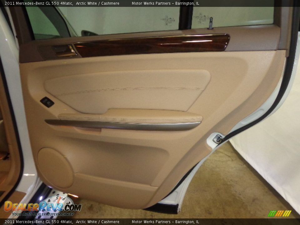 2011 Mercedes-Benz GL 550 4Matic Arctic White / Cashmere Photo #32