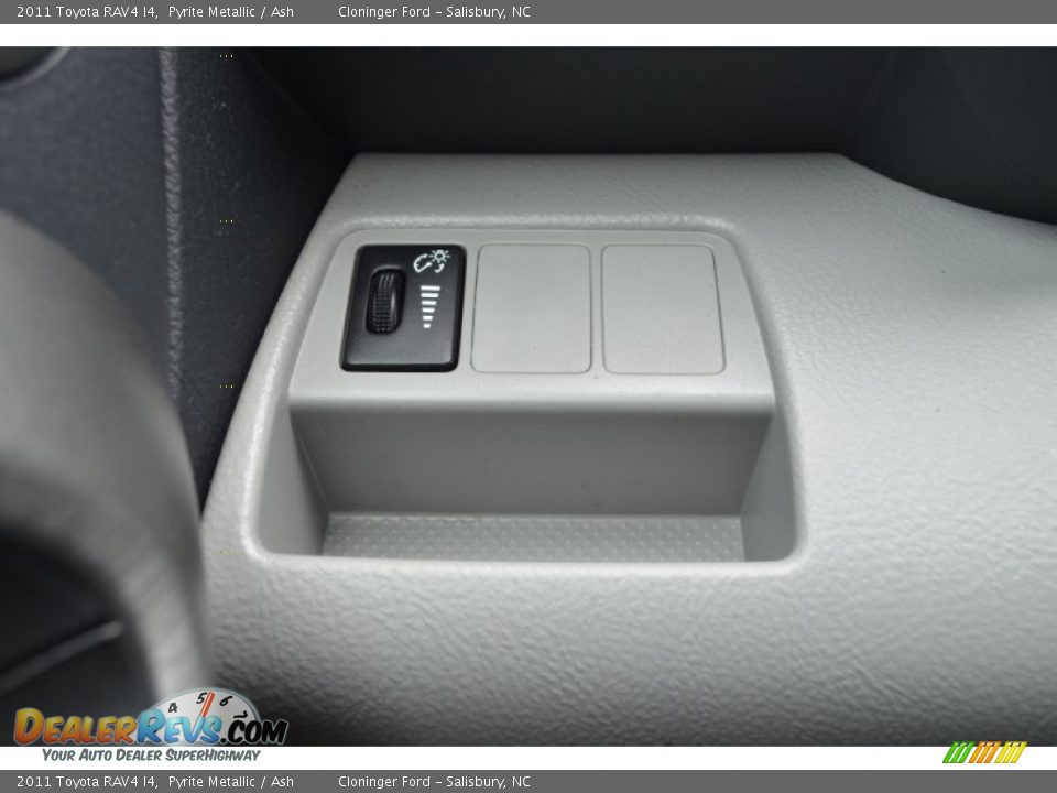 2011 Toyota RAV4 I4 Pyrite Metallic / Ash Photo #30