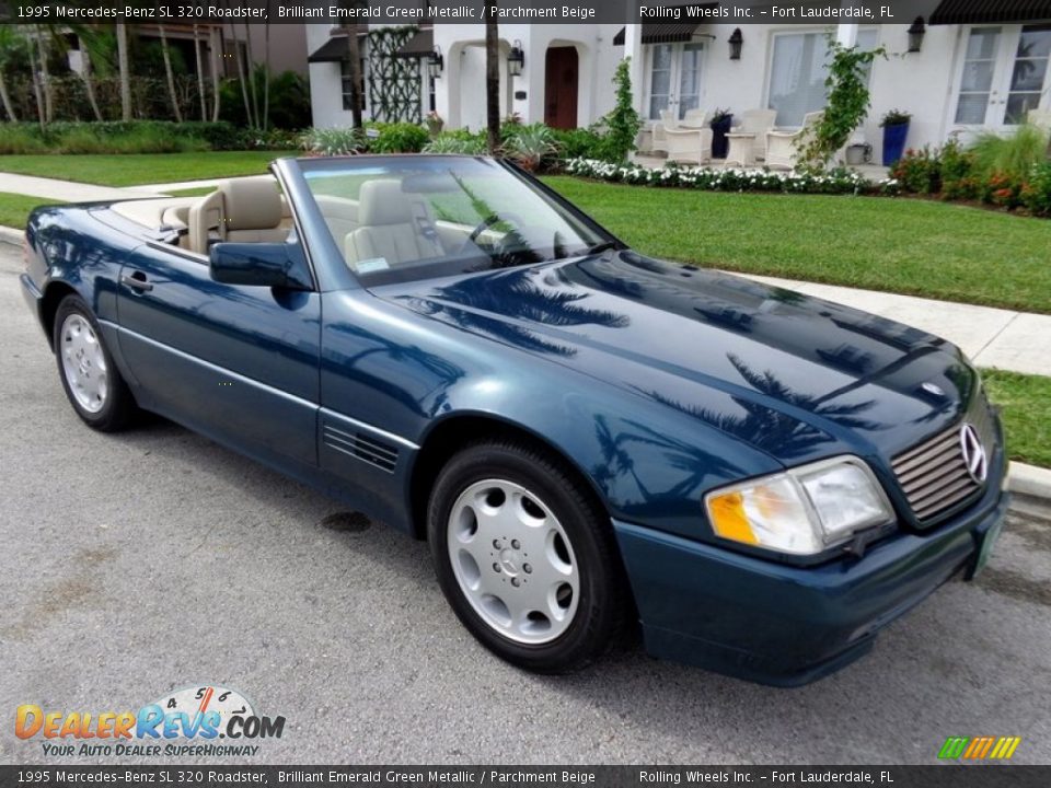 Front 3/4 View of 1995 Mercedes-Benz SL 320 Roadster Photo #17