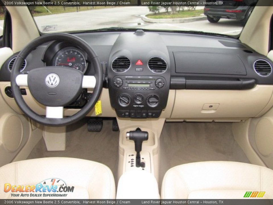 2006 Volkswagen New Beetle 2.5 Convertible Harvest Moon Beige / Cream Photo #3