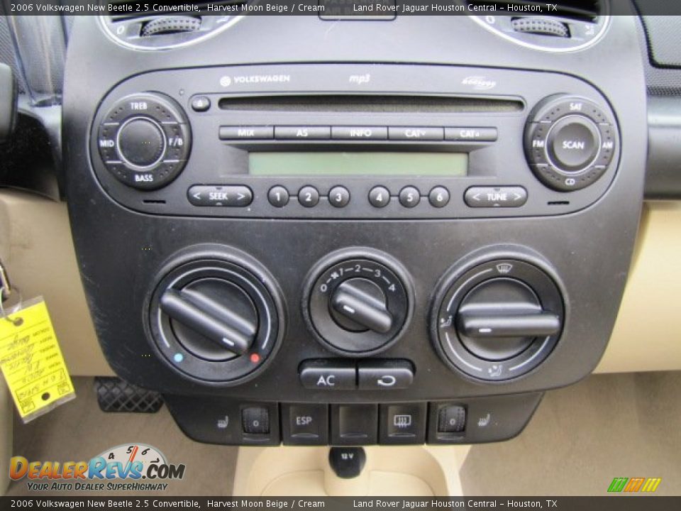2006 Volkswagen New Beetle 2.5 Convertible Harvest Moon Beige / Cream Photo #22