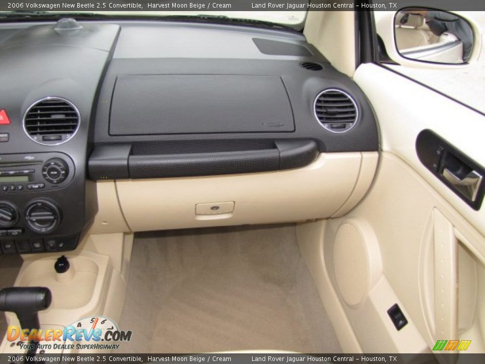 2006 Volkswagen New Beetle 2.5 Convertible Harvest Moon Beige / Cream Photo #26