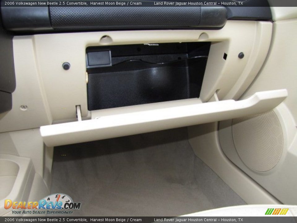 2006 Volkswagen New Beetle 2.5 Convertible Harvest Moon Beige / Cream Photo #27