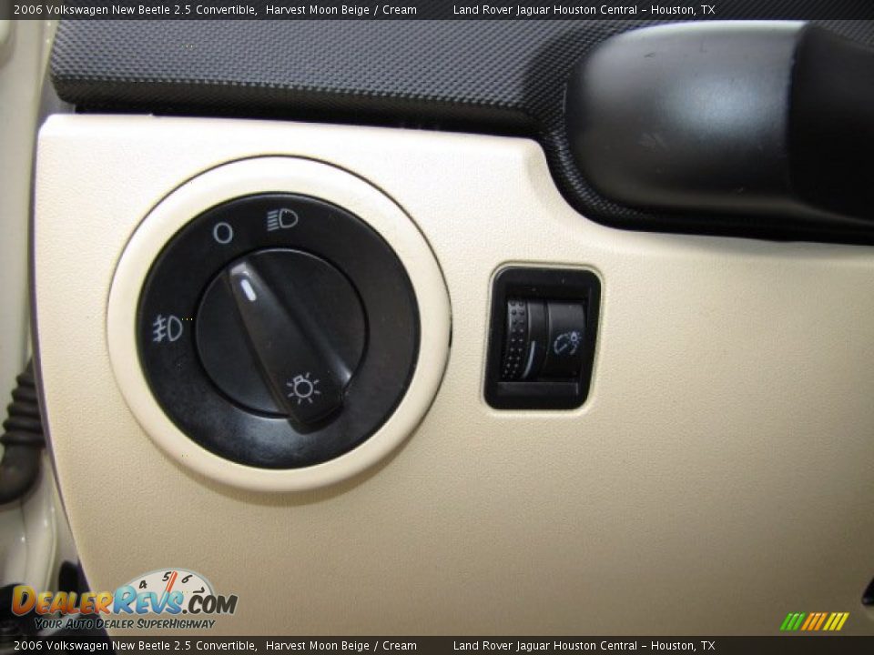 2006 Volkswagen New Beetle 2.5 Convertible Harvest Moon Beige / Cream Photo #29