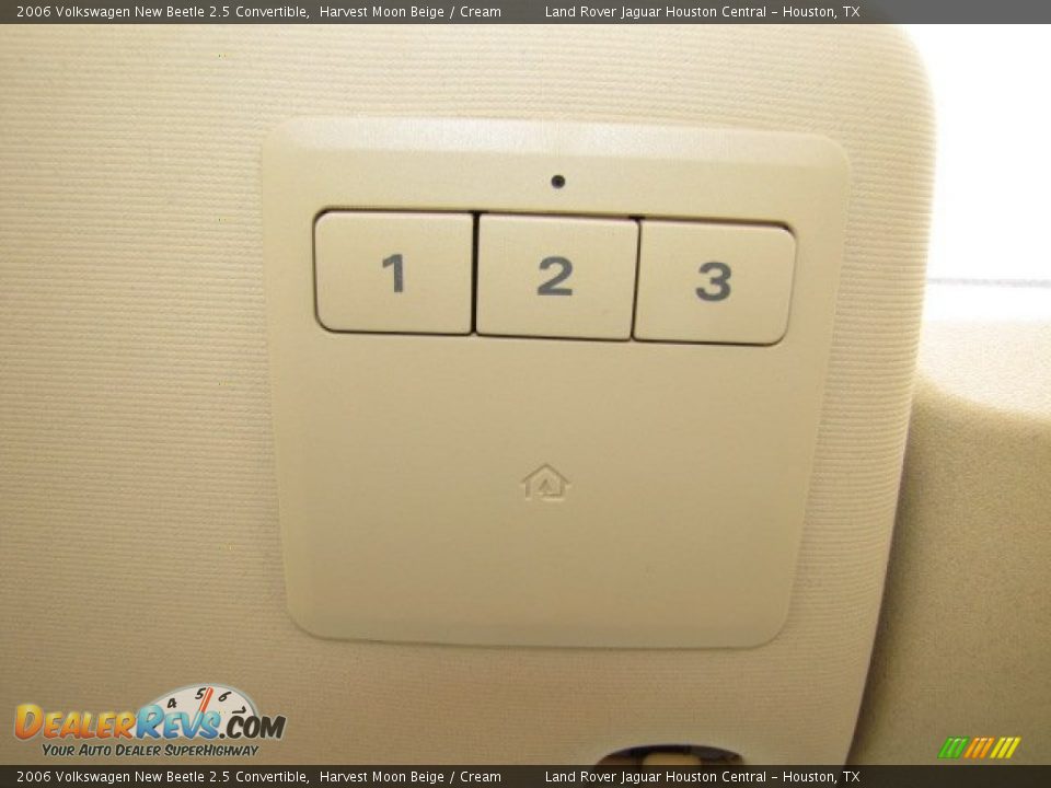 2006 Volkswagen New Beetle 2.5 Convertible Harvest Moon Beige / Cream Photo #31