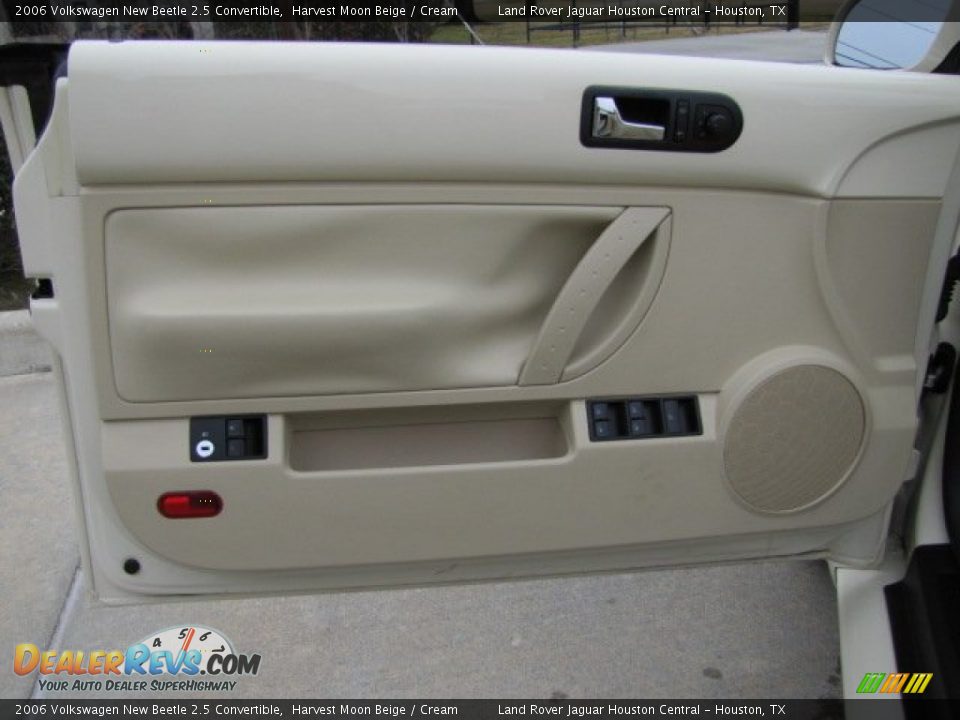 2006 Volkswagen New Beetle 2.5 Convertible Harvest Moon Beige / Cream Photo #32