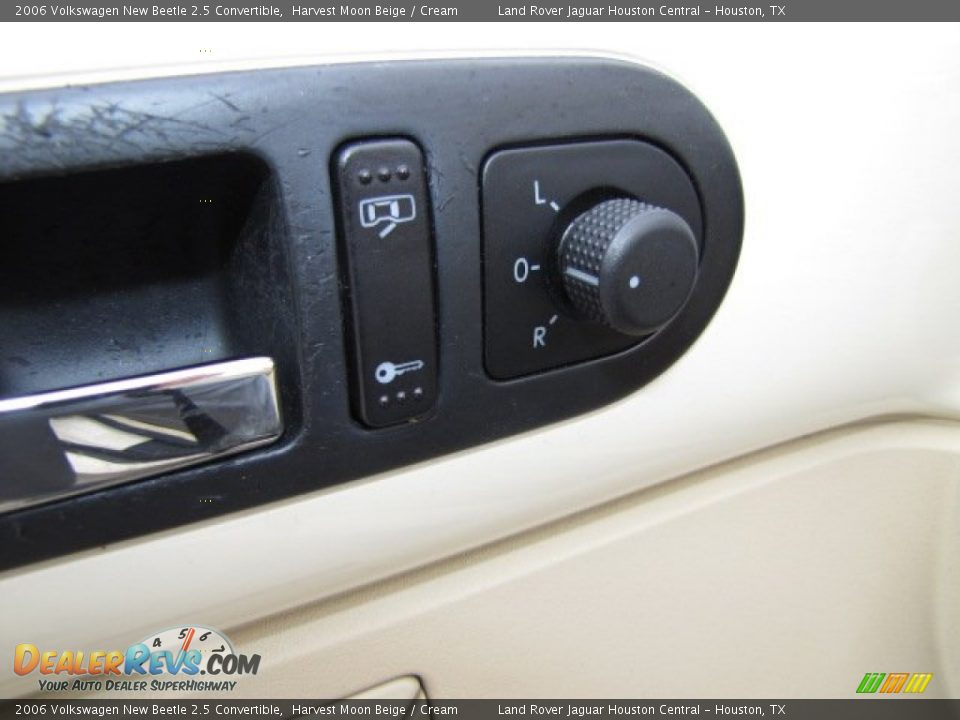 2006 Volkswagen New Beetle 2.5 Convertible Harvest Moon Beige / Cream Photo #34