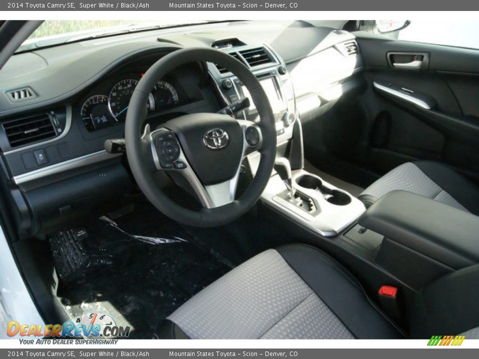 2014 Toyota Camry SE Super White / Black/Ash Photo #5