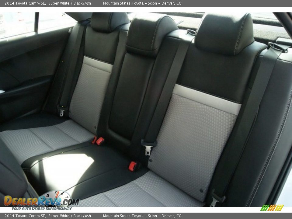 2014 Toyota Camry SE Super White / Black/Ash Photo #7