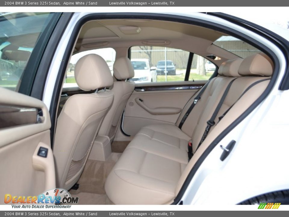 2004 BMW 3 Series 325i Sedan Alpine White / Sand Photo #12