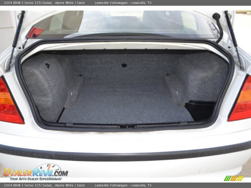 2004 BMW 3 Series 325i Sedan Trunk Photo #21