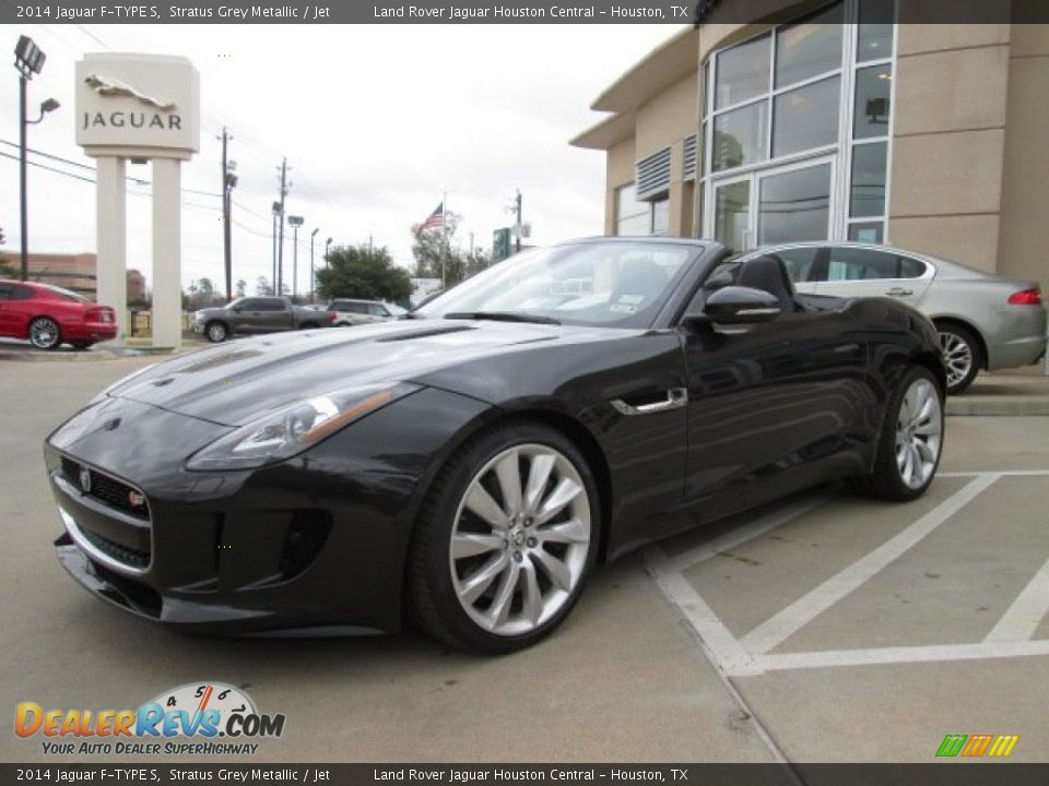 Front 3/4 View of 2014 Jaguar F-TYPE S Photo #5
