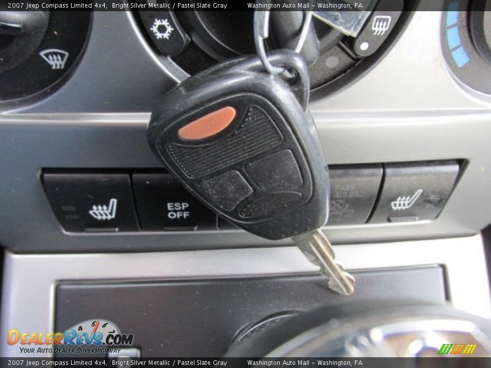 2007 Jeep Compass Limited 4x4 Bright Silver Metallic / Pastel Slate Gray Photo #16