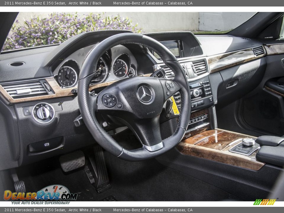 2011 Mercedes-Benz E 350 Sedan Arctic White / Black Photo #17