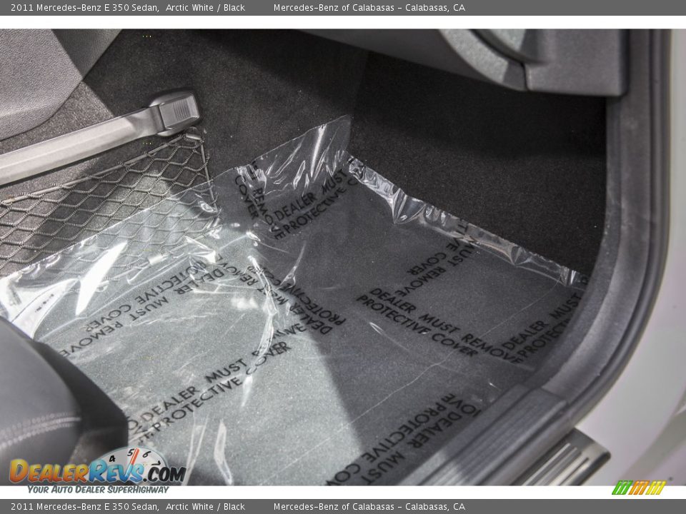 2011 Mercedes-Benz E 350 Sedan Arctic White / Black Photo #22