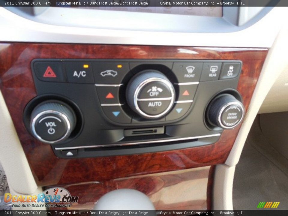 2011 Chrysler 300 C Hemi Tungsten Metallic / Dark Frost Beige/Light Frost Beige Photo #20