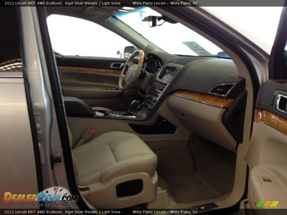 2011 Lincoln MKT AWD EcoBoost Ingot Silver Metallic / Light Stone Photo #9