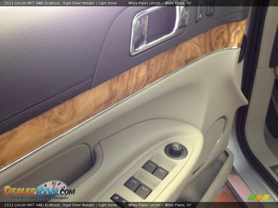 2011 Lincoln MKT AWD EcoBoost Ingot Silver Metallic / Light Stone Photo #13