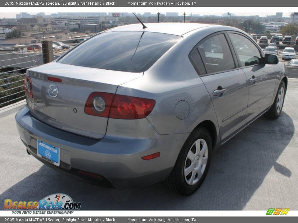 2005 Mazda MAZDA3 i Sedan Sunlight Silver Metallic / Black Photo #9