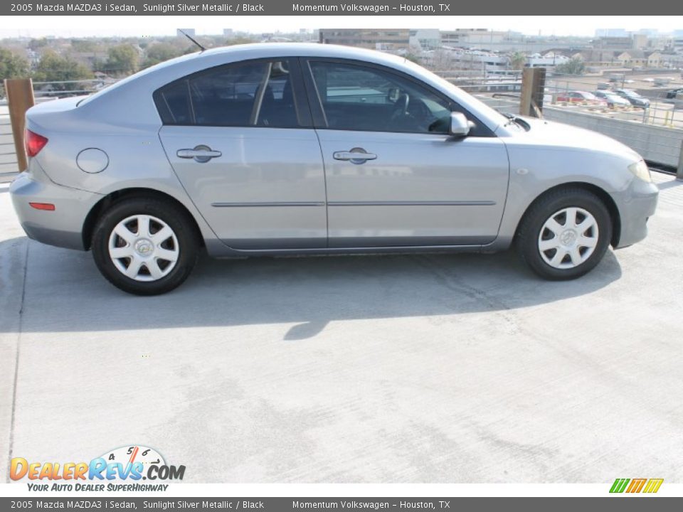 2005 Mazda MAZDA3 i Sedan Sunlight Silver Metallic / Black Photo #11