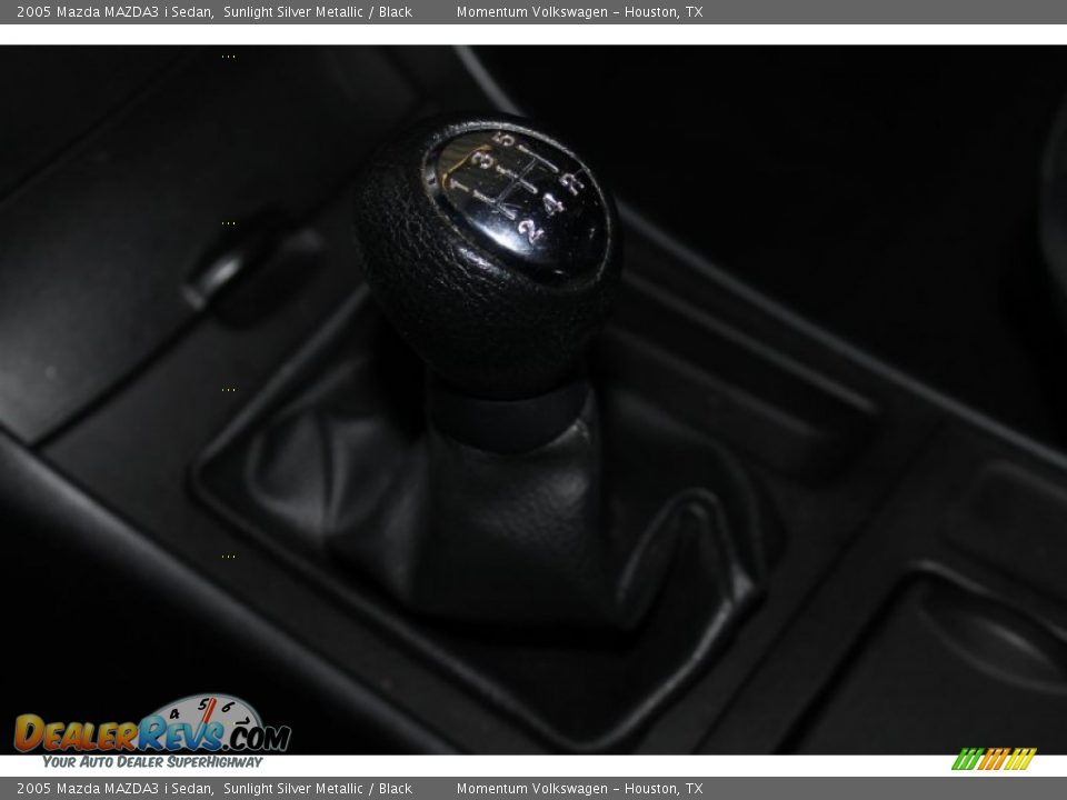 2005 Mazda MAZDA3 i Sedan Sunlight Silver Metallic / Black Photo #17