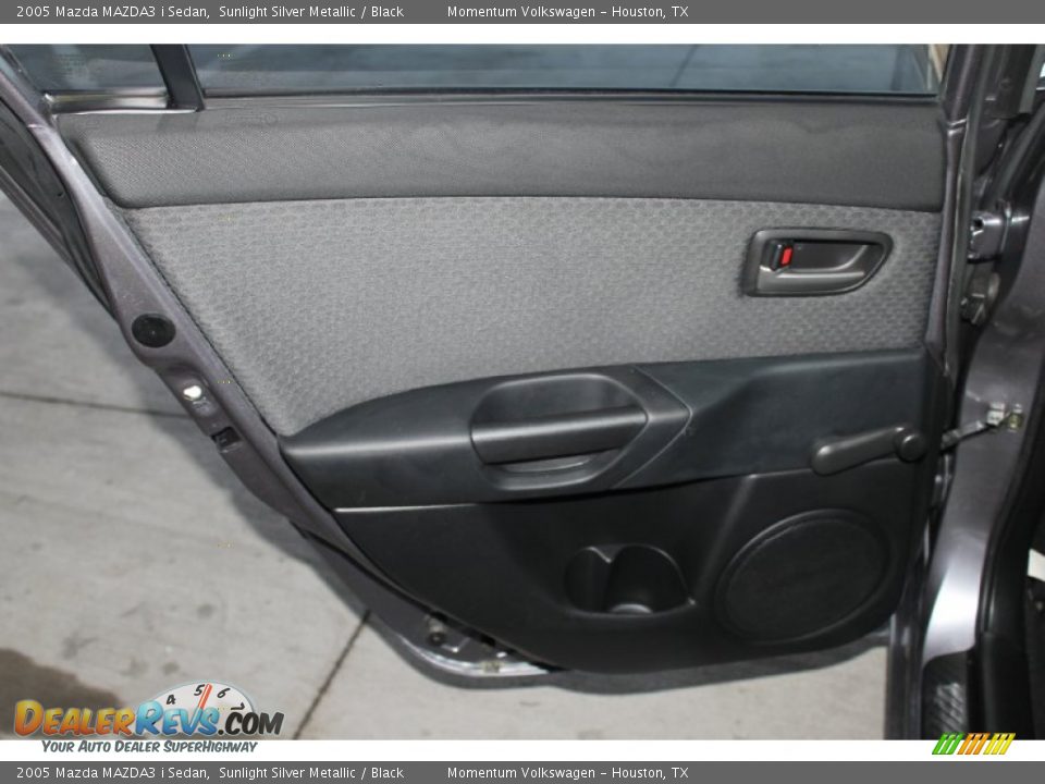 2005 Mazda MAZDA3 i Sedan Sunlight Silver Metallic / Black Photo #19
