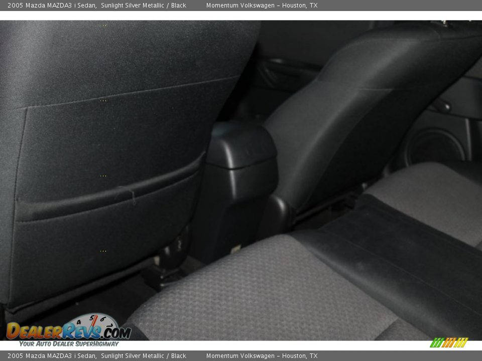2005 Mazda MAZDA3 i Sedan Sunlight Silver Metallic / Black Photo #21