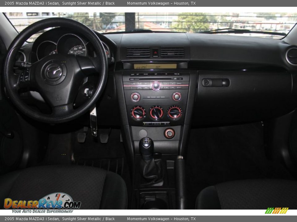 2005 Mazda MAZDA3 i Sedan Sunlight Silver Metallic / Black Photo #22