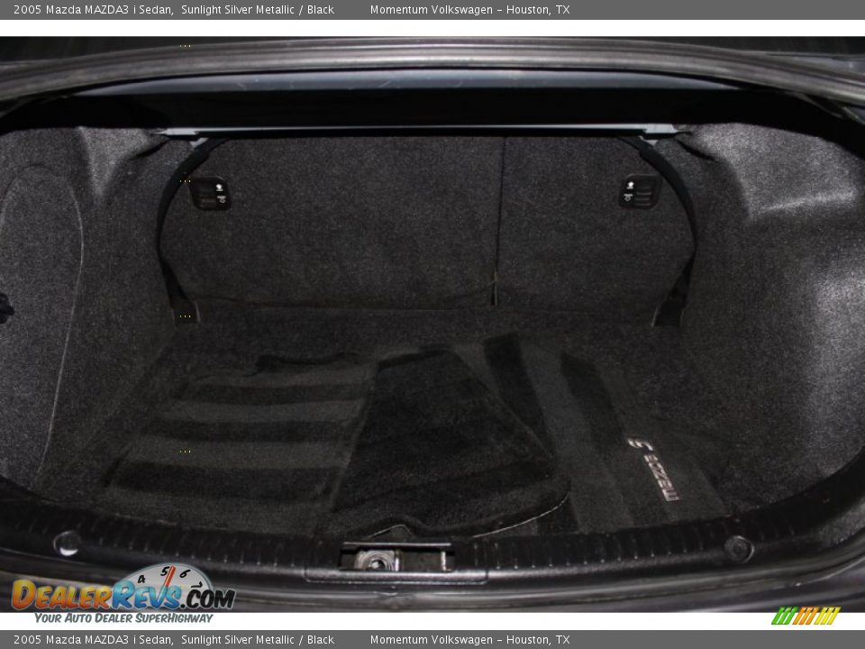 2005 Mazda MAZDA3 i Sedan Sunlight Silver Metallic / Black Photo #23