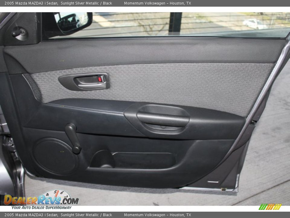 2005 Mazda MAZDA3 i Sedan Sunlight Silver Metallic / Black Photo #26