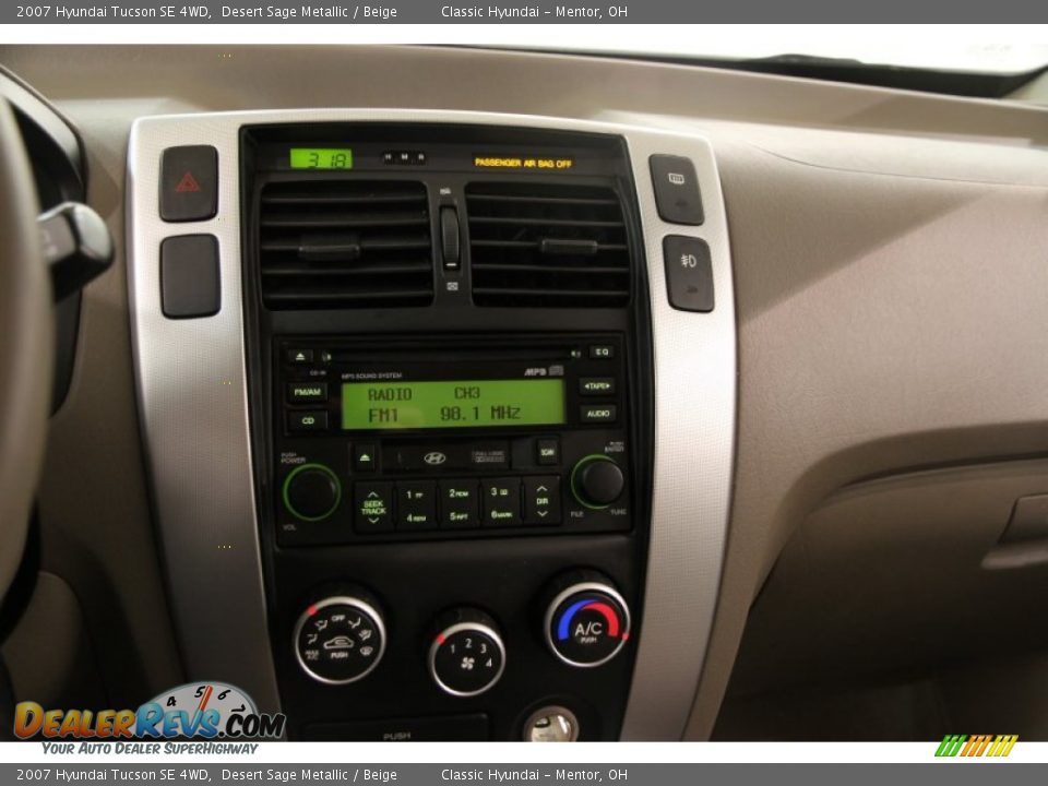 Controls of 2007 Hyundai Tucson SE 4WD Photo #8