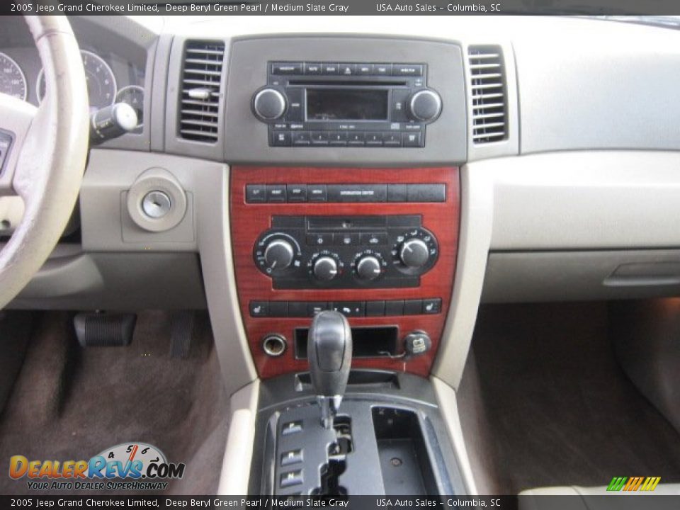Controls of 2005 Jeep Grand Cherokee Limited Photo #11