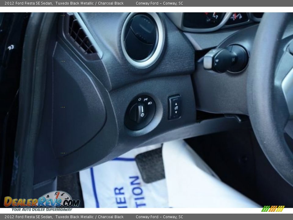 2012 Ford Fiesta SE Sedan Tuxedo Black Metallic / Charcoal Black Photo #20
