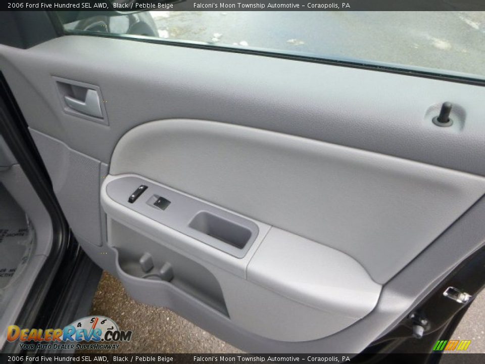 2006 Ford Five Hundred SEL AWD Black / Pebble Beige Photo #12