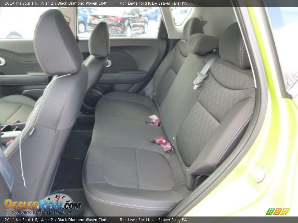 Rear Seat of 2014 Kia Soul 1.6 Photo #12