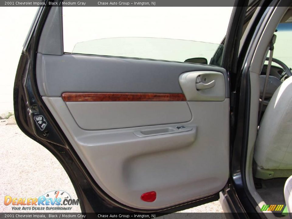 2001 Chevrolet Impala Black / Medium Gray Photo #17