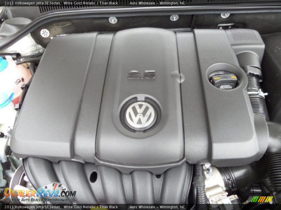 2011 Volkswagen Jetta SE Sedan White Gold Metallic / Titan Black Photo #6
